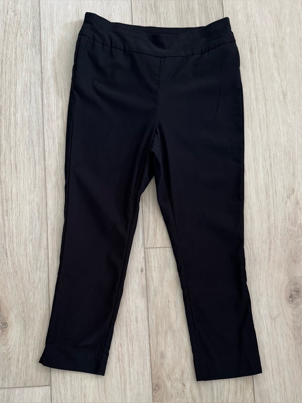 So Slimming by Chico’s women’s black stretch flat front crop pant size 0 / US 4